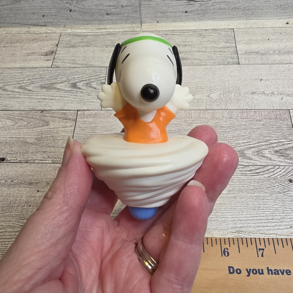 Peanuts Snoopy Spinning Top Toy 2018 Peanuts Worldwide Plastic Toy Figure
